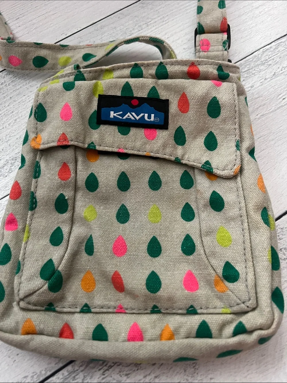 Kavu Kids Beige Crossbody with Multicolor Teardrop Print